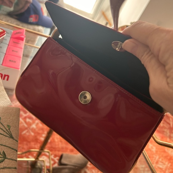 Amanda Smith Glossy Burgundy/Red Purse & Short Handle $ Inside Pocket, Beige - Picture 3 of 13